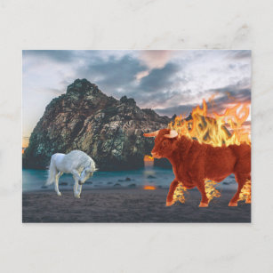 Einhorn und Red Flaming Bull am Strand Postkarte