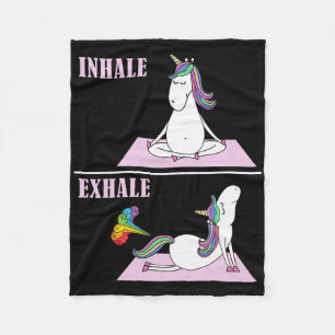 Einhorn Yoga Einatmen Ausatmen Furz Lustig Fleecedecke