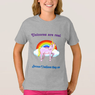 Einhörner sind echte Mädchen, die Shirt rauchen