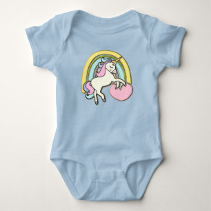 Einhornfantasie des Regenbogenherzes Baby Strampler