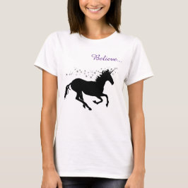 Einhornmagie glaubt das T-Shirt der Schwarzen Frau