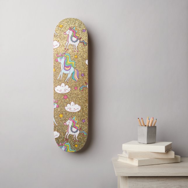 Einhornmuster aus Gold-Glitzer Skateboard (Wandkunst)