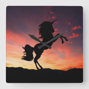 Einhornzucht in einem herrlichen Sonnenuntergang Quadratische Wanduhr