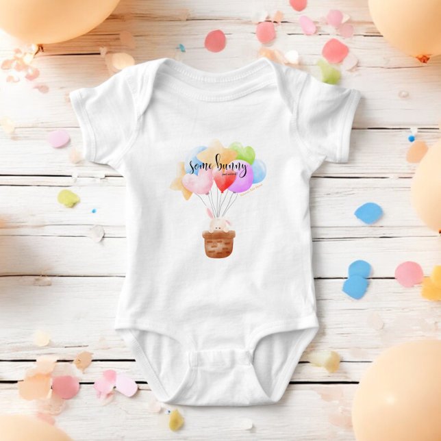 Einige Bunny gerade angekommen Rainbow Balloons Baby Strampler (Von Creator hochgeladen)