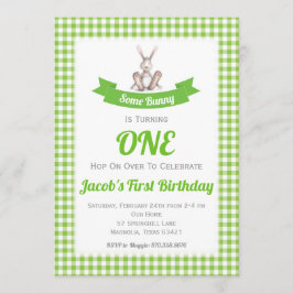 Einige Bunny Green Gingham Birthday Einladung