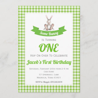 Einige Bunny Green Gingham Birthday Einladung