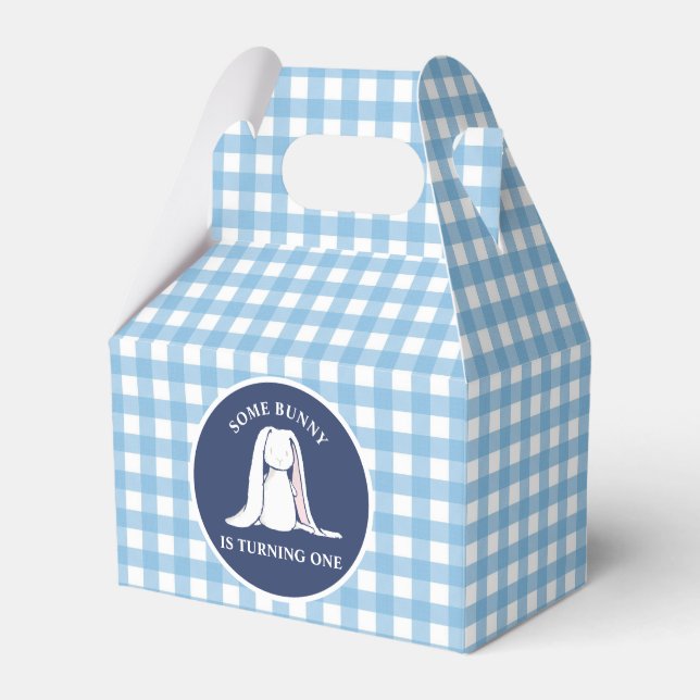 Einige Bunny ist One blue Gingham Birthday Geschenkschachtel (Vorderseite)