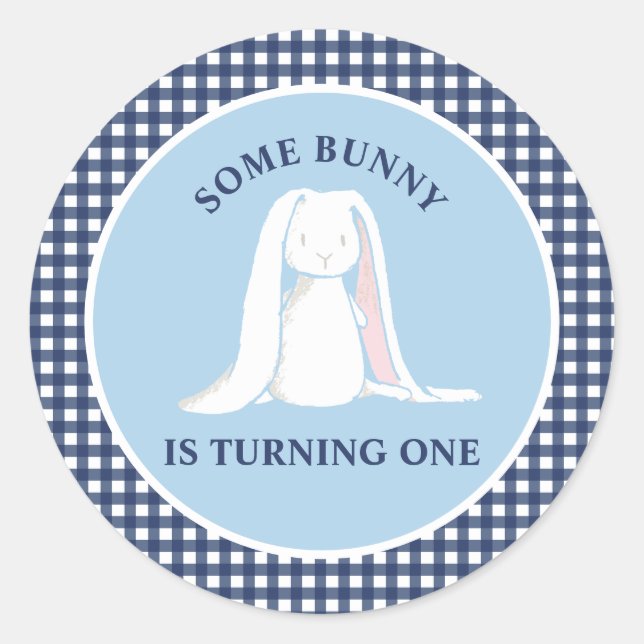 Einige Bunny ist One blue Gingham Birthday Runder Aufkleber (Vorderseite)