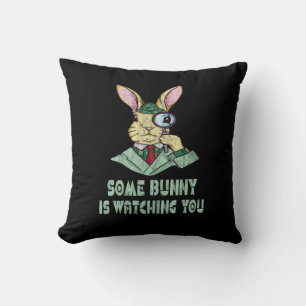 Einige Bunny sieht dir Ostersonne zu Kissen