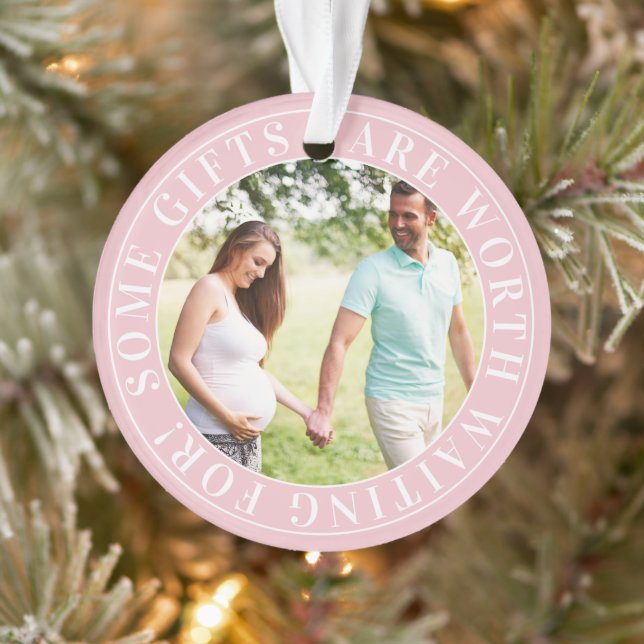 Einige Geschenke pink erwarten Baby Maternity Foto Ornament (Baum)