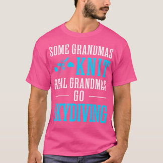 Einige Grandmas Strick Grandmas Go Skydiving Tshi T-Shirt