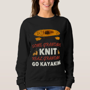 Einige Grandmas Strick Real Grandmas Go Kayaking K Sweatshirt