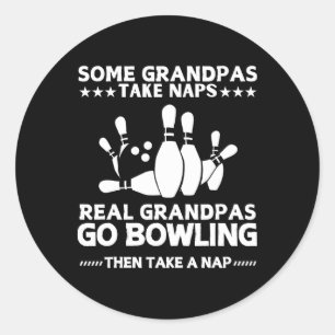 Einige Grandpas nehmen Nickerchen Real Grandpas Go Runder Aufkleber
