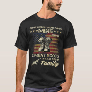 Einige Helden tragen Capes Mine Wear Combat Boots T-Shirt