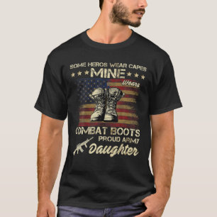 Einige Helden tragen Capes Mine Wear Combat Boots T-Shirt