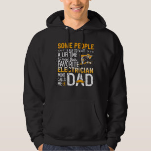 Einige Leute müssen warten, um ihren Lieblingsplat Hoodie