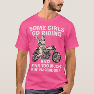 Einige Mädchen gehen reiten und trinken zu sonnige T-Shirt