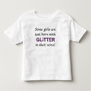 Einige Mädchen gerade geboren mit Glitzer in ihren Kleinkind T-shirt