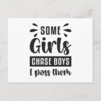 Einige Mädchen jagen Jungs, die ich am Schwimmbad