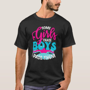 Einige Mädchen jagt Jungen, die ich an ihnen Schwi T-Shirt