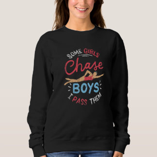 Einige Mädchen Jungs, die ich vorbei bin, schwimme Sweatshirt