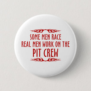 Einige Männer arbeiten an der Pit-Crew. Button