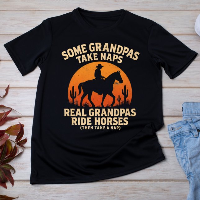 Einige Omas machen Nickerchen, echte Omas reiten P T-Shirt (Von Creator hochgeladen)