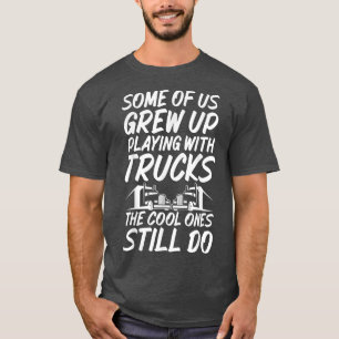 Einige von uns sind mit LKWs sarkastisch aufgewach T-Shirt