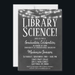 Einladung der Library Science Graduation Party<br><div class="desc">Eine lustige Schwarz-Weiß-Chalkboard-Bibliothek Wissenschaftsabschluss-Party Einladung mit Glühlicht an der Spitze.</div>