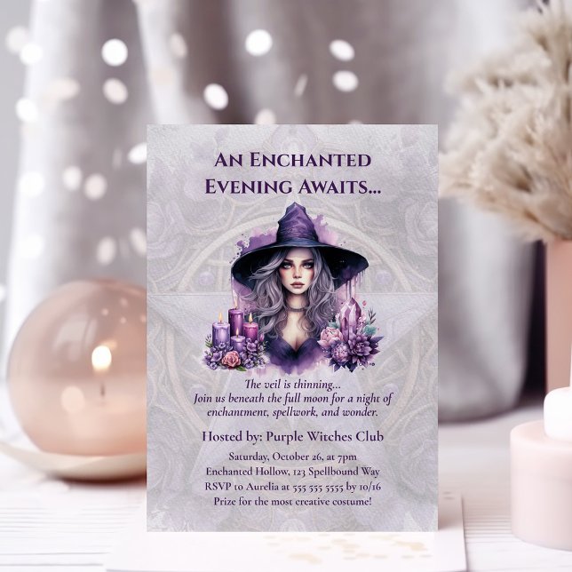 Einladung der verzauberten Lila Hexe-Halloween-Par (Enchanted Purple Witch Halloween Party Invitation in a feminim witchy room)