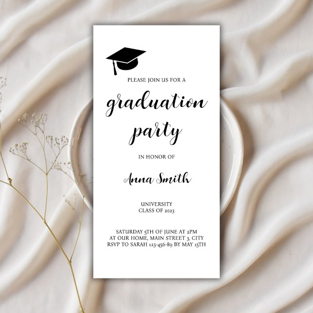 Einladung einer modernen Minimalistischen Graduier (graduation party invitation minimalist simple grad cap black and white)