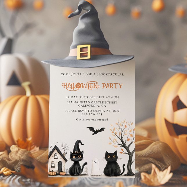 Einladung von Black Cats Halloween-Party (Black Cats Halloween Party Invitation on a holiday table with Jack o lantens.)