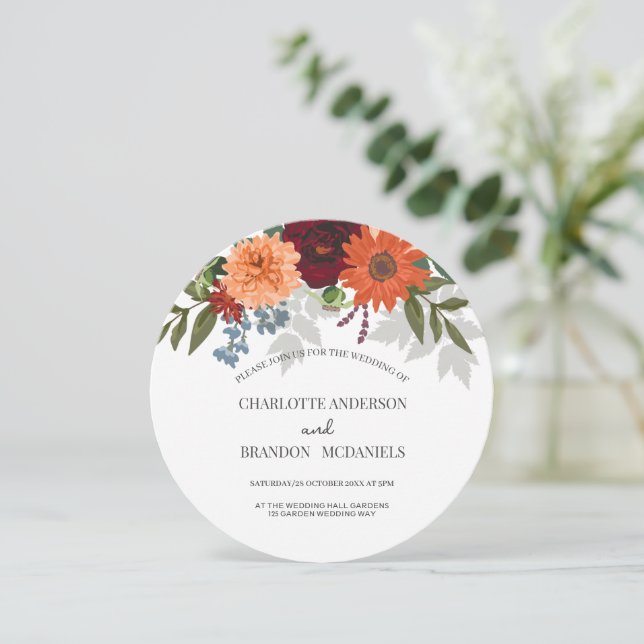 Einladung von Burgundy Fall Garden Floral Wedding (Stehend Vorderseite)