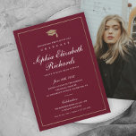 Einladung zum Abschluss für klassisches Script-Gol<br><div class="desc">Dieses klassisch elegante Foto Abschluss lädt mit einem goldenen Graduierungsdeckel und einem einfachen Rahmen mit individualisierbarem Text vorne und drei Foto Collage auf der Rückseite zum  ein. Eine tolle Art,  Ihren Absolventen zu präsentieren. Klicken Sie auf die Schaltfläche Bearbeiten,  um dieses Design zu personalisieren.</div>
