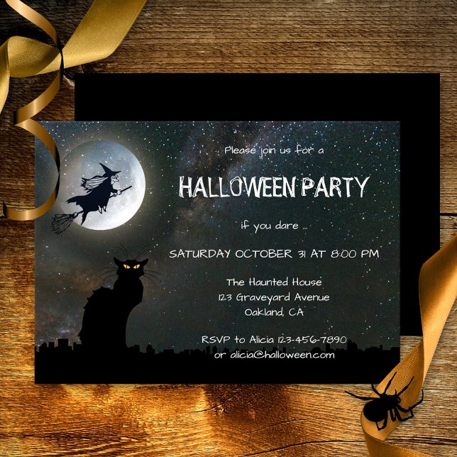 Einladung zum Nachtkatzen-Halloween-Party in Moonl (Halloween party invitation featuring a black cat sitting on the roof at full moon - with witch)