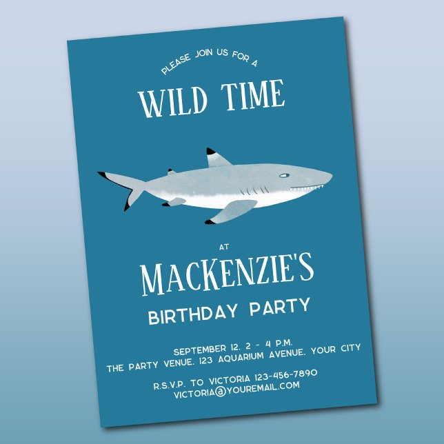 Einladung zur Geburtstagsparty von Fun Shark Under Postkarte (Fun shark underwater themed personalized kids birthday party invitation)