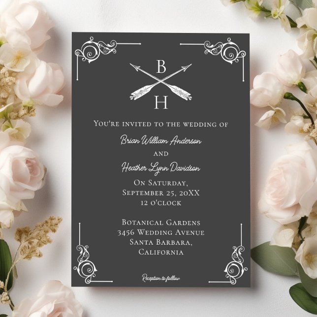 Einladung zur Hochzeit von grauen Monogrammen und  (Gray Monogram and Arrows Wedding Invitation)