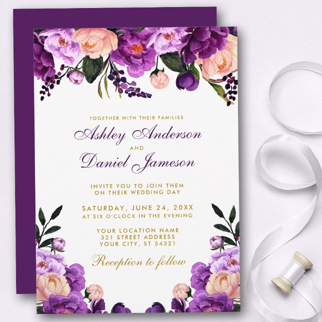 Einladung zur Hochzeit von lila Blumen-Gold (Customize to change text color, style, add text & photos to back or change color of back of card.)