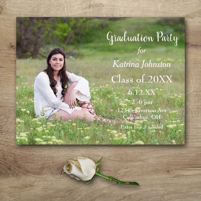 Einladung zur White Text Graduation Party Postkarte (Von Creator hochgeladen)