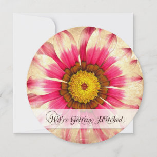 Einladungen zum "Get Hitched Pink Daisy Round Wedd