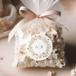 Einmalige Hochzeit von Wildblumen Runder Aufkleber<br><div class="desc">Wildblume Initials Monogram Wedding Classic Round Aufkleber verfügen über einen wunderschönen Kranz mit Ihren Monogrammen oder Initialen in der Mitte.</div>