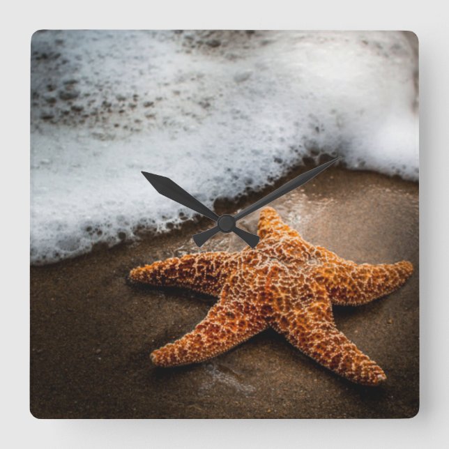 Einmaliger Starfish am Strand Quadratische Wanduhr (Vorderseite)
