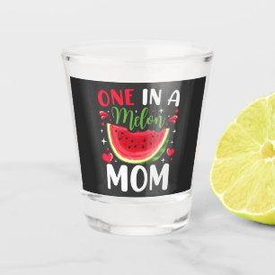 Eins in einem Melon-Mama-B-Day-Party Schnapsglas