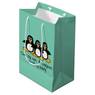 Eins nach dem anderen der Penguins-lustige Mittlere Geschenktüte