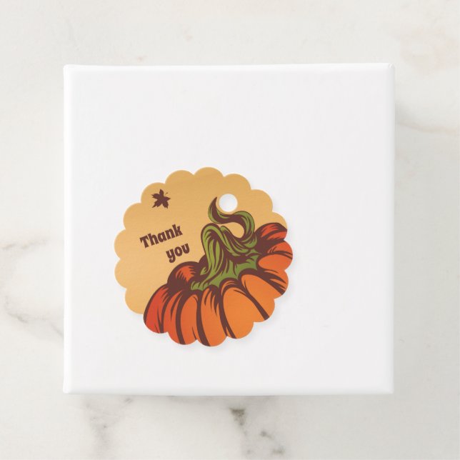 Einsam kürzen eines das Feld. Herbstblätter fallen Geschenkanhänger (Beispiel)