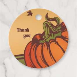 Einsam kürzen eines das Feld. Herbstblätter fallen Geschenkanhänger