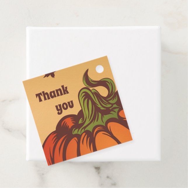 Einsam kürzen eines das Feld. Herbstblätter fallen Geschenkanhänger (Beispiel)