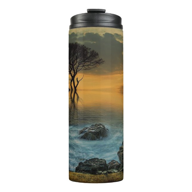 einsame Bäume im See Thermosbecher (Vorderseite)