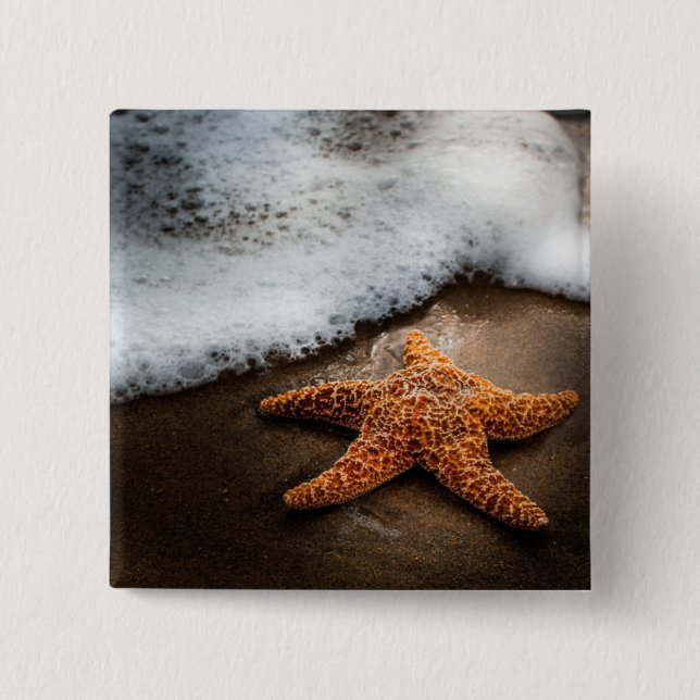 Einsame Starfish auf dem Strand Button (Vorderseite)