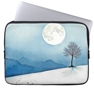 Einsamer Baum: Friedliche Vollmondstille-Kunst Laptopschutzhülle